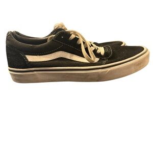 Vans Black and White Old Skool Low Men’s Skate Sneakers. Size 9 1/2